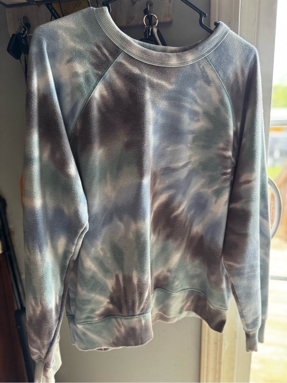 Secret Treasures Tie-Dye Crewneck Sweatshirt in Blue, green and Gray